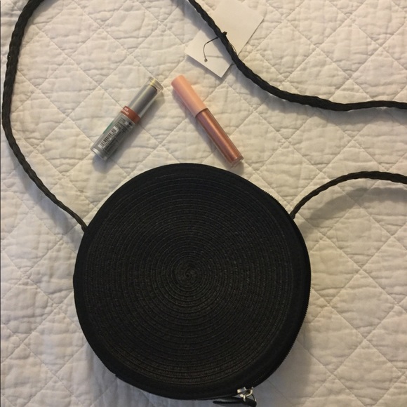 H&M Handbags - NWT H&M straw Black round crossbody bag H&M Handbags - NWT H&M straw Black round crossbody bag